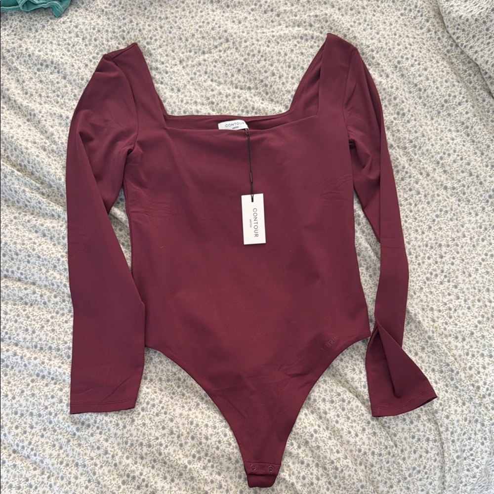 Aritzia Contour Long Sleeve Square Neck Bodysuit in Burgundy